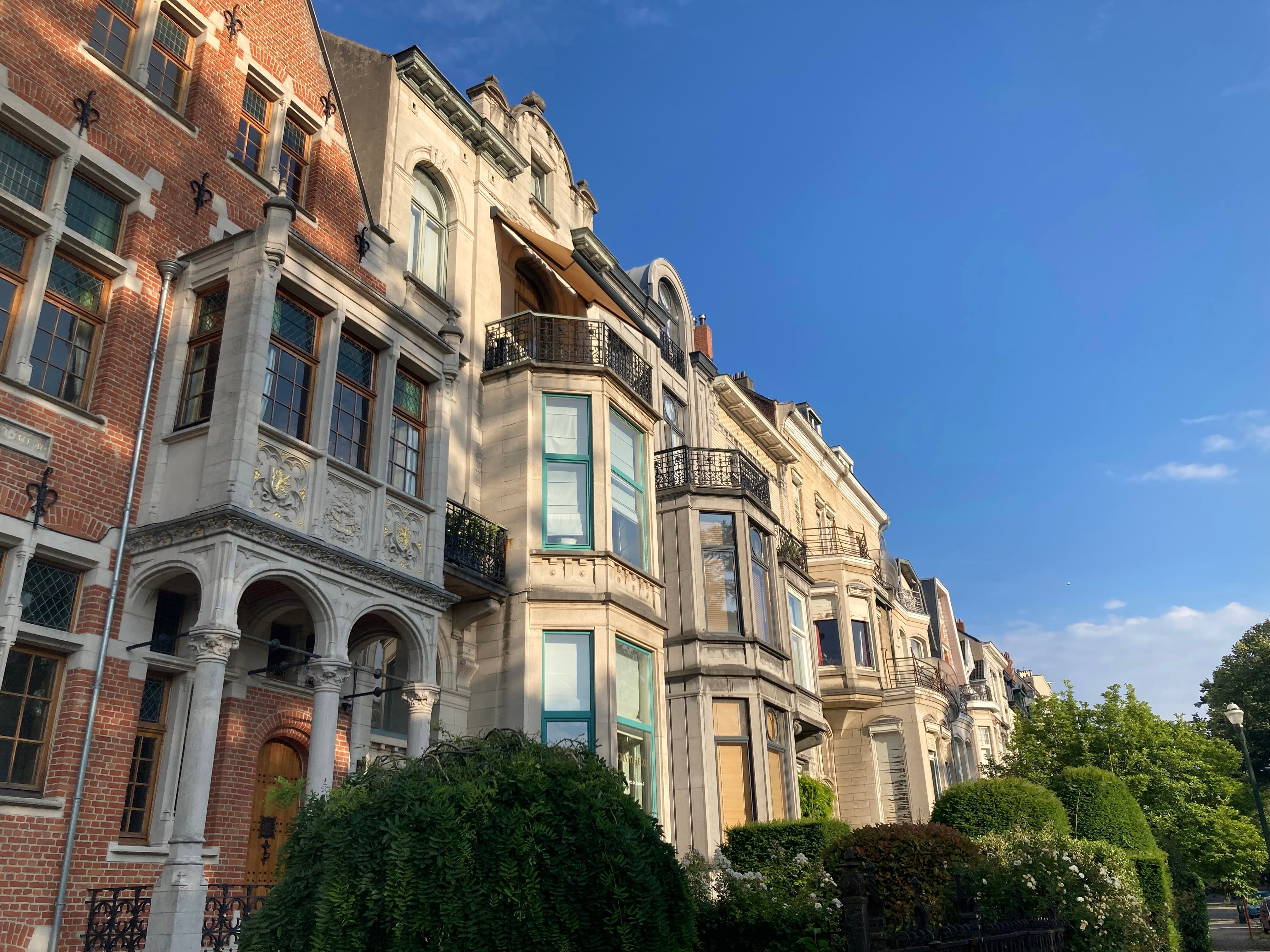 Façades d'immeubles urbains, illustration de l'analyse immobilière avec MyImmoCheck