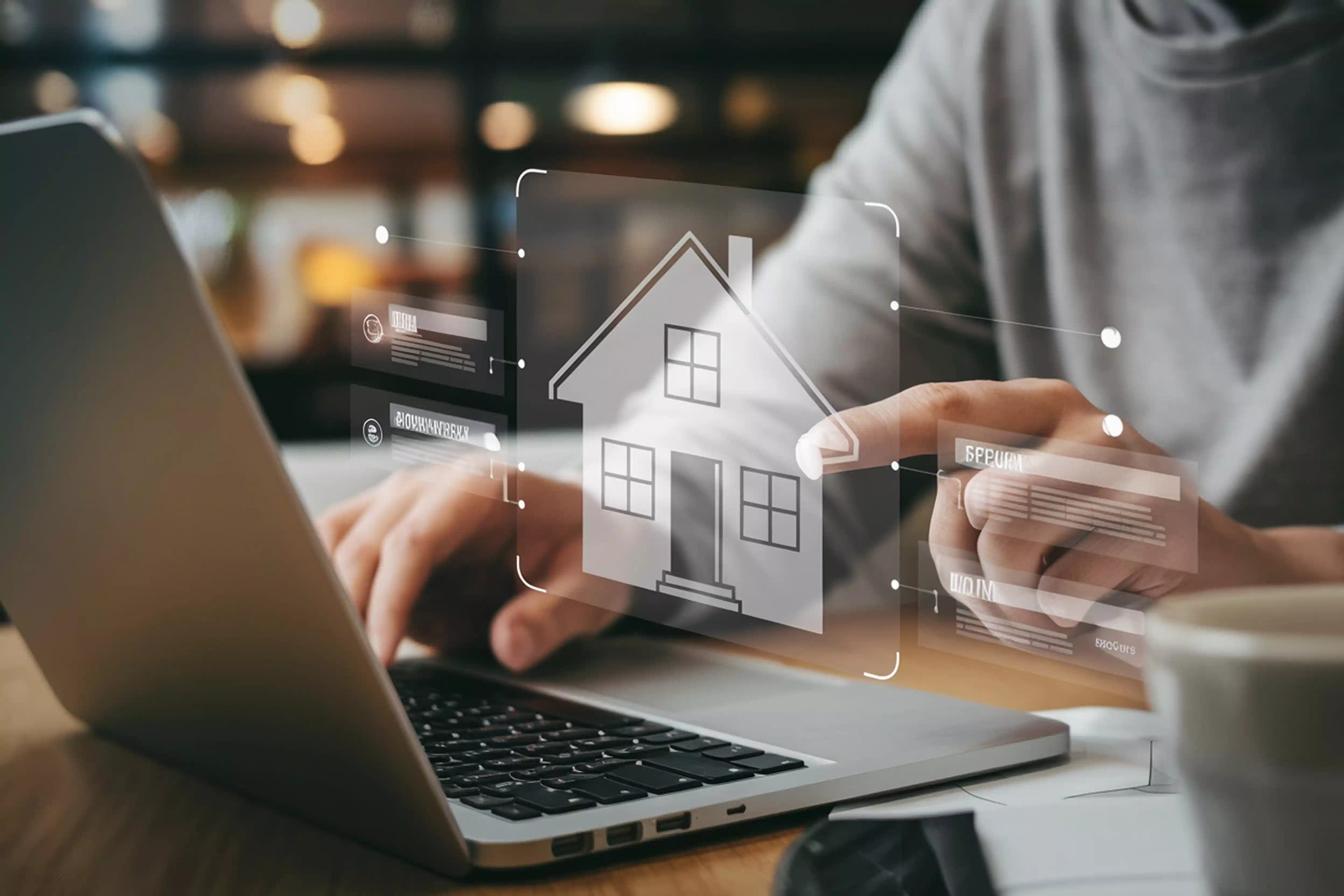 Professionnel de l'immobilier utilisant des outils digitaux